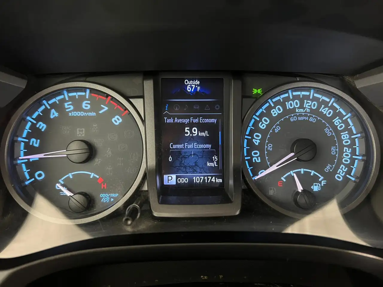 Toyota Tacoma снимка Toyota Tacoma