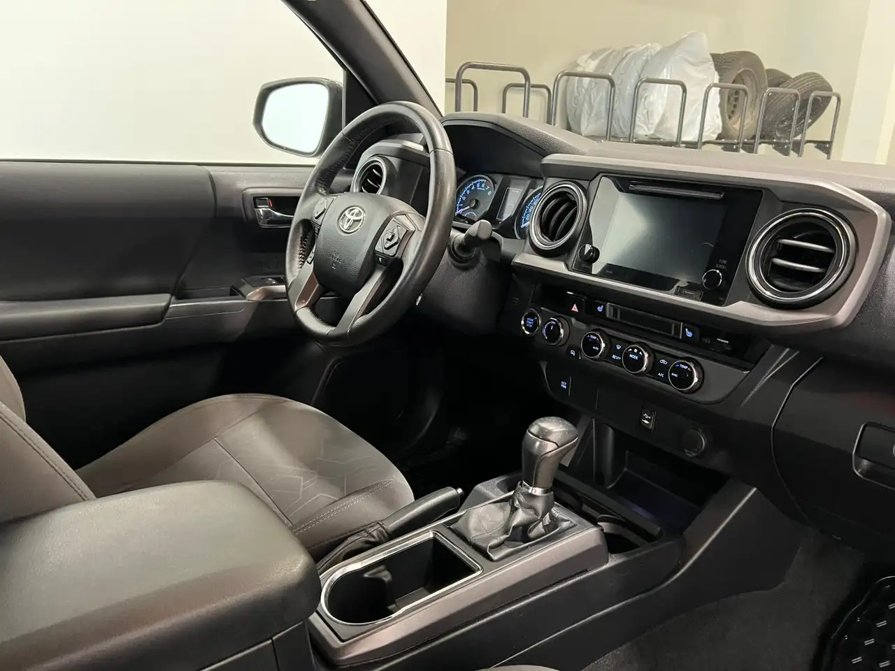 Toyota Tacoma снимка Toyota Tacoma