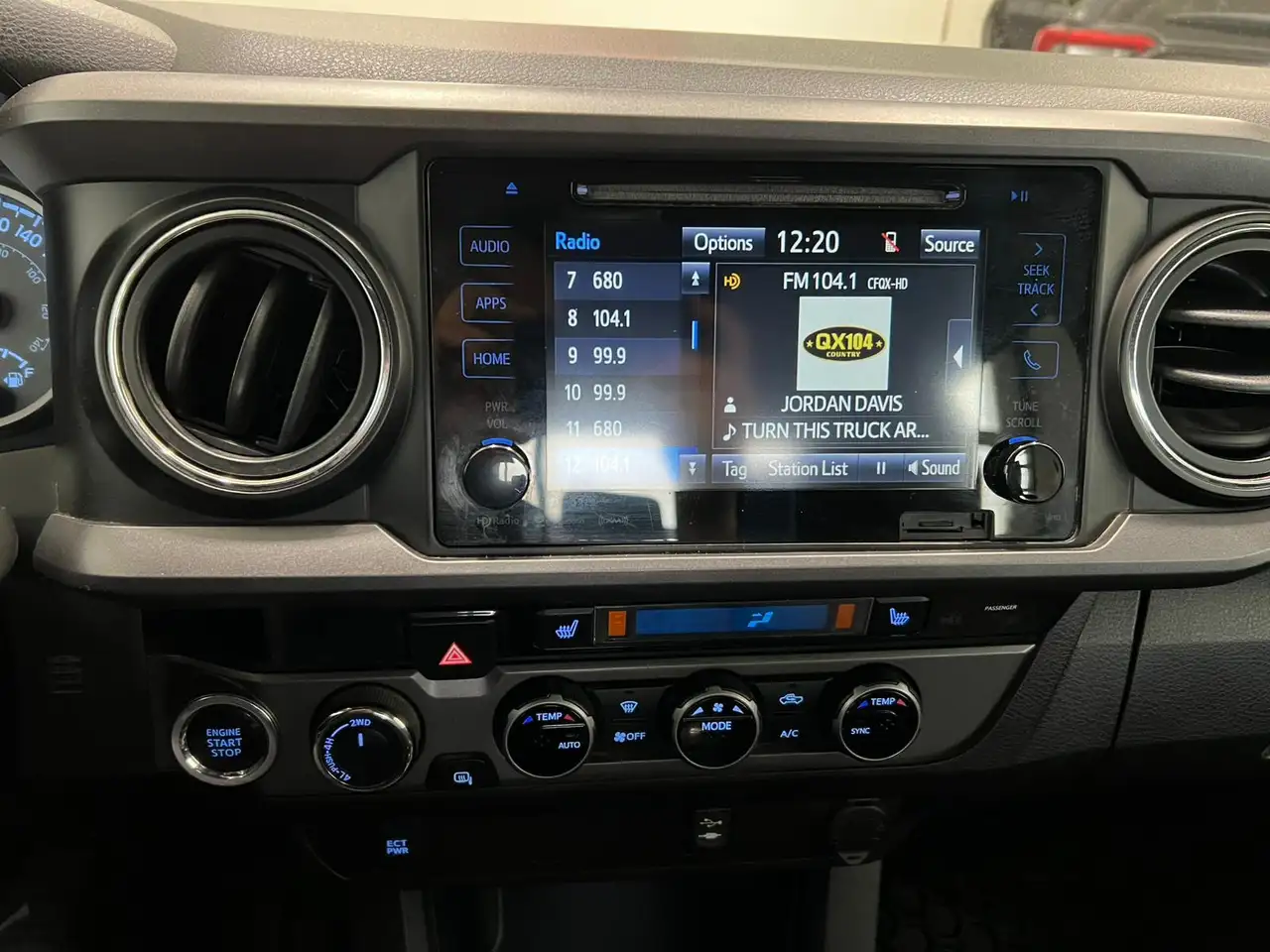 Toyota Tacoma снимка Toyota Tacoma