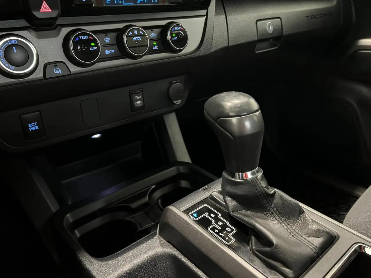 Toyota Tacoma снимка Toyota Tacoma