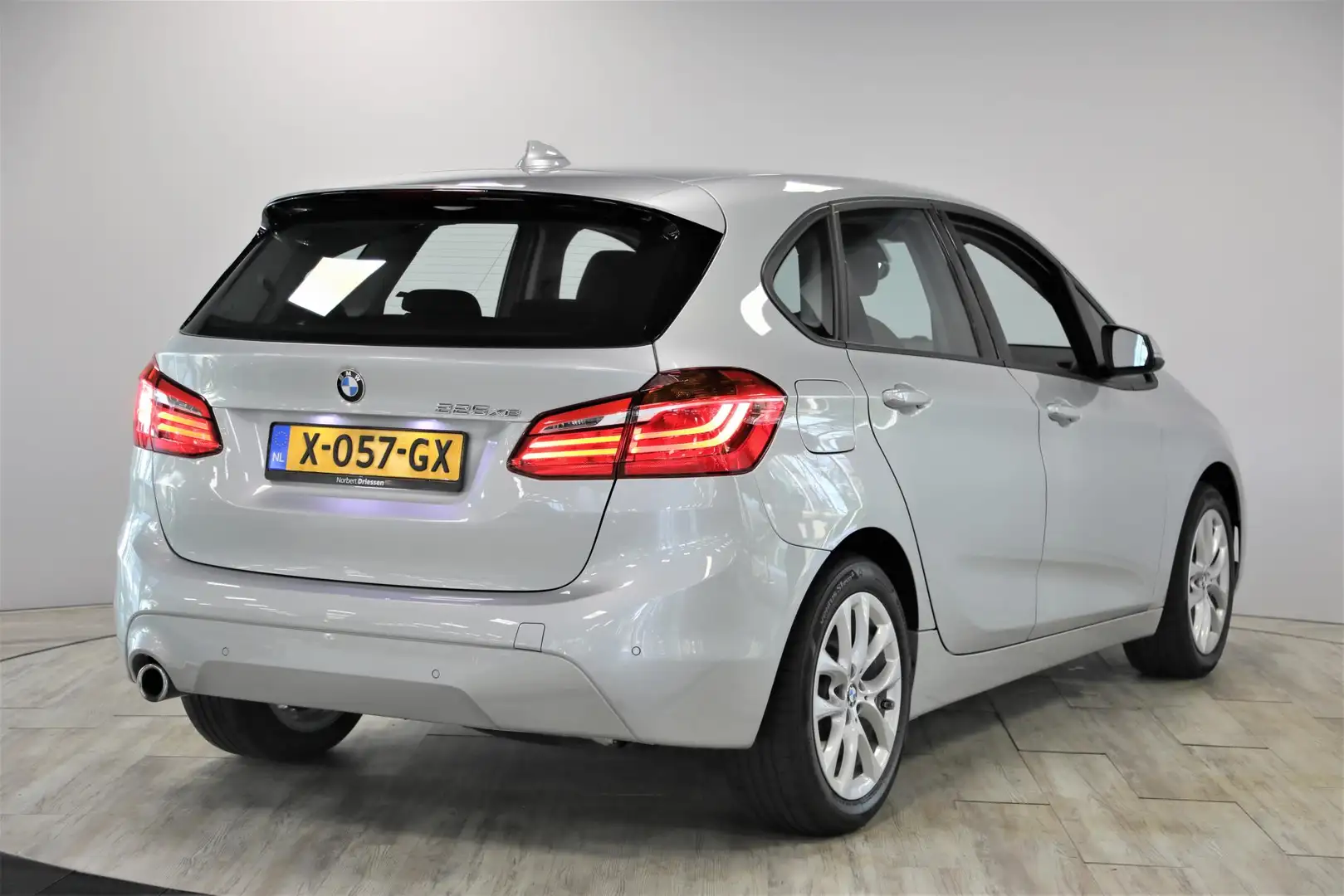 BMW 225 2-serie Active Tourer 225xe iPerformance Executive Grijs - 2