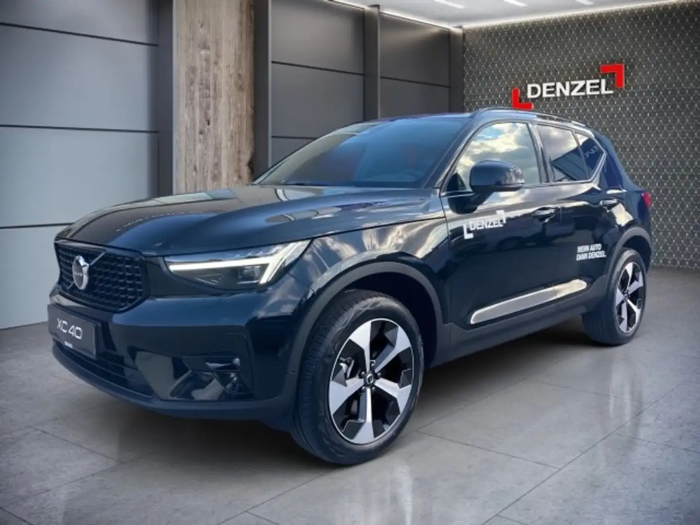 Volvo XC40 Plus, B3 Mild Hybrid, Benzin, Dark Schwarz - 1
