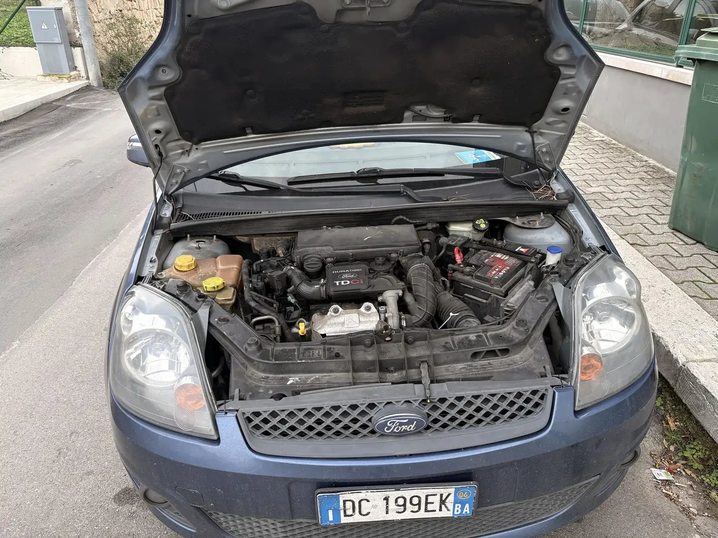 Ford Fiesta 3p 1.4 tdci Ghia - 2