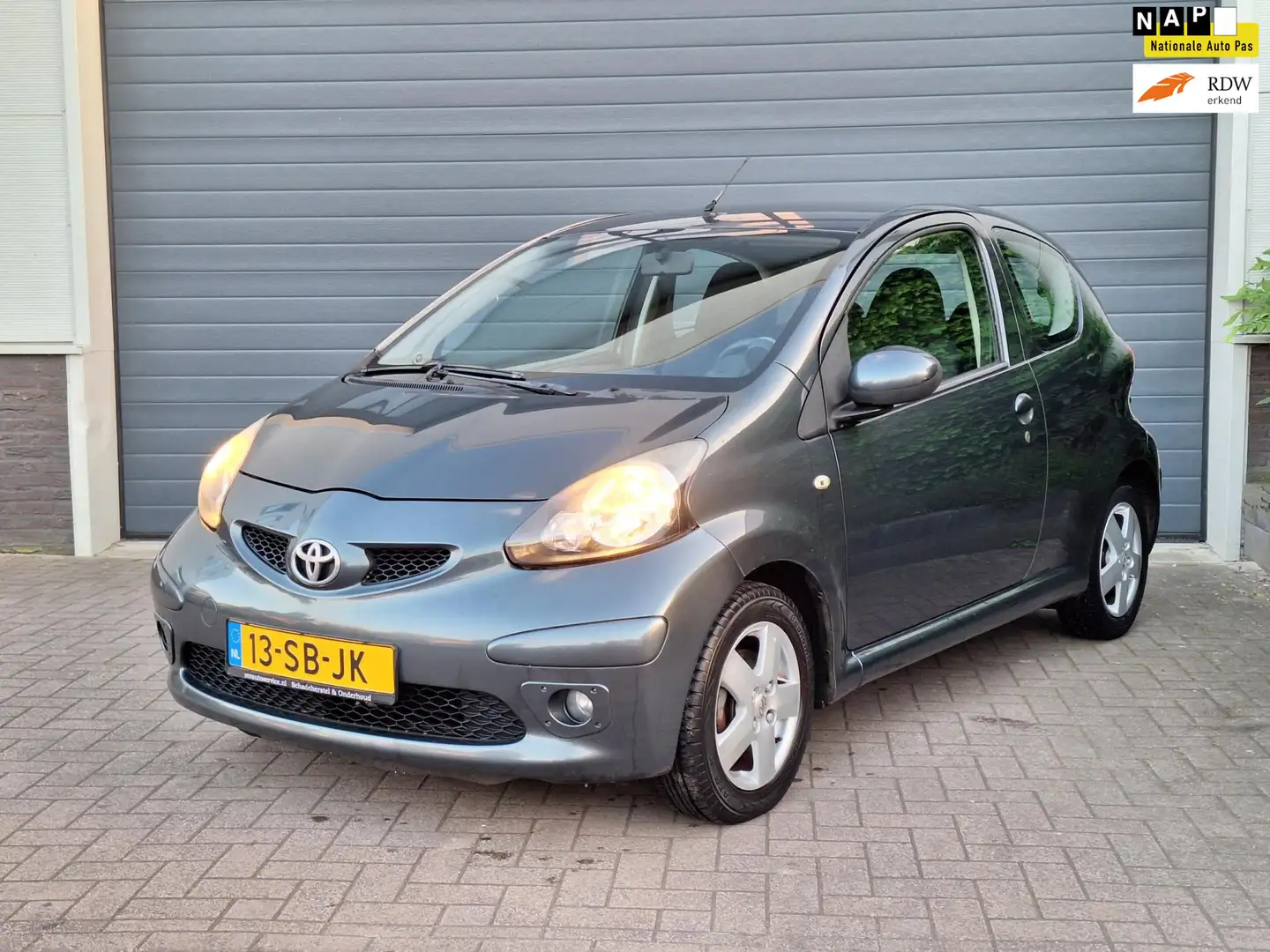 Toyota Aygo | 1.0-12V | Airco | Gris - 1