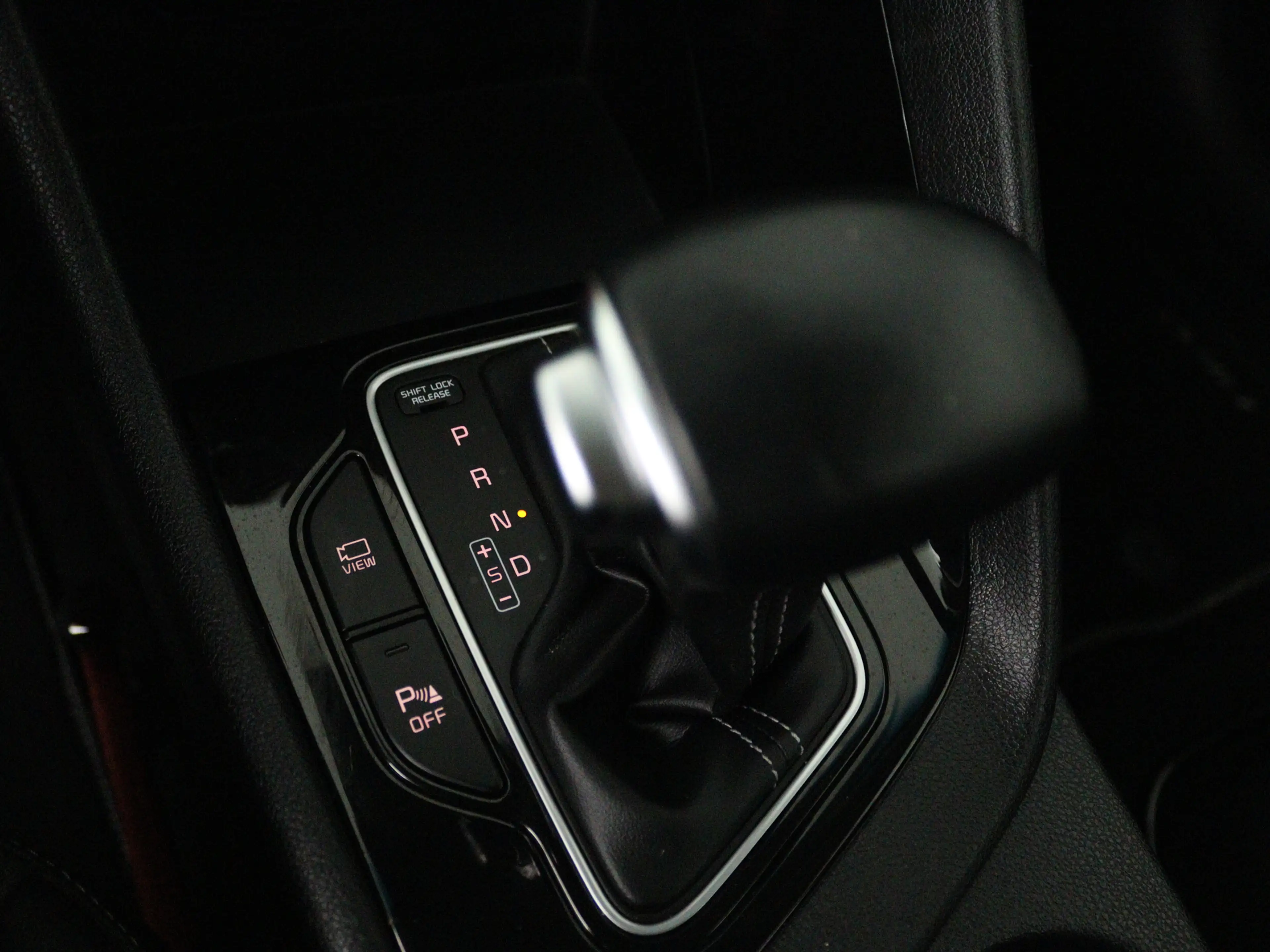 Kia Niro 1.6 GDi Hybrid DynamicLine | Camera | Apple Carpla — photo 12