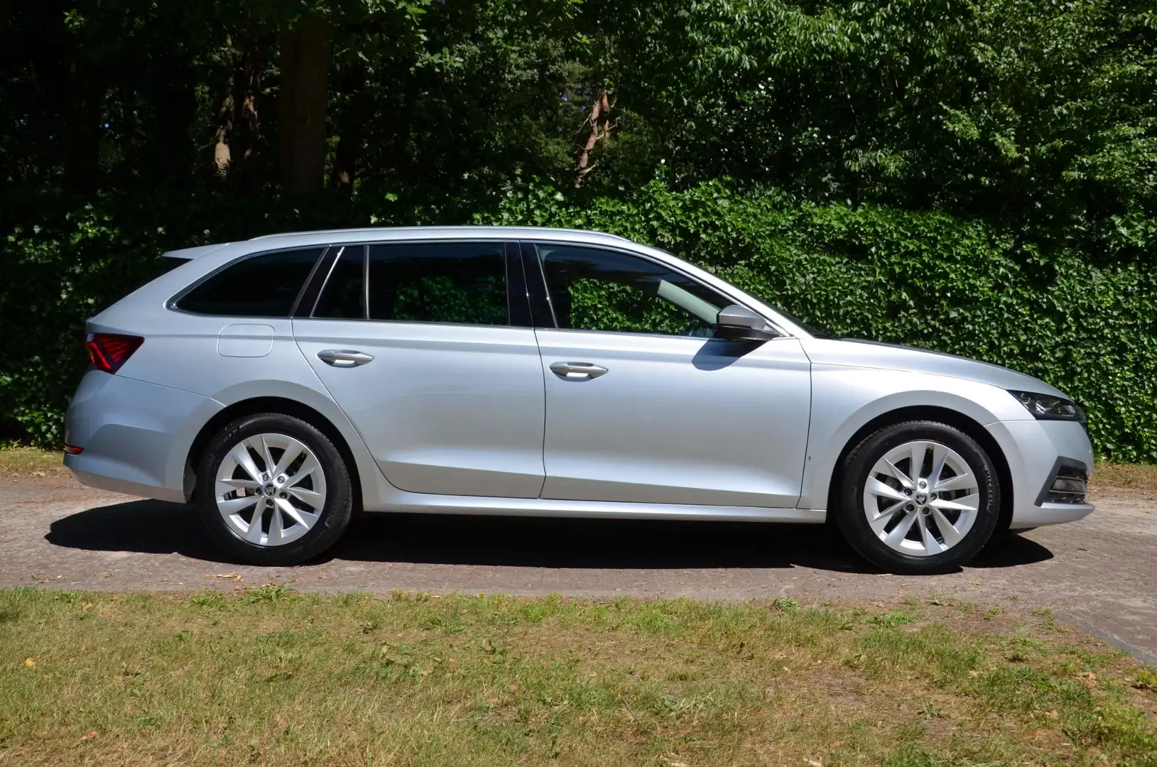 Skoda Octavia Combi 1.0 TSI Business Edition Led/Navi/Pdc/Ecc/St Gris - 2