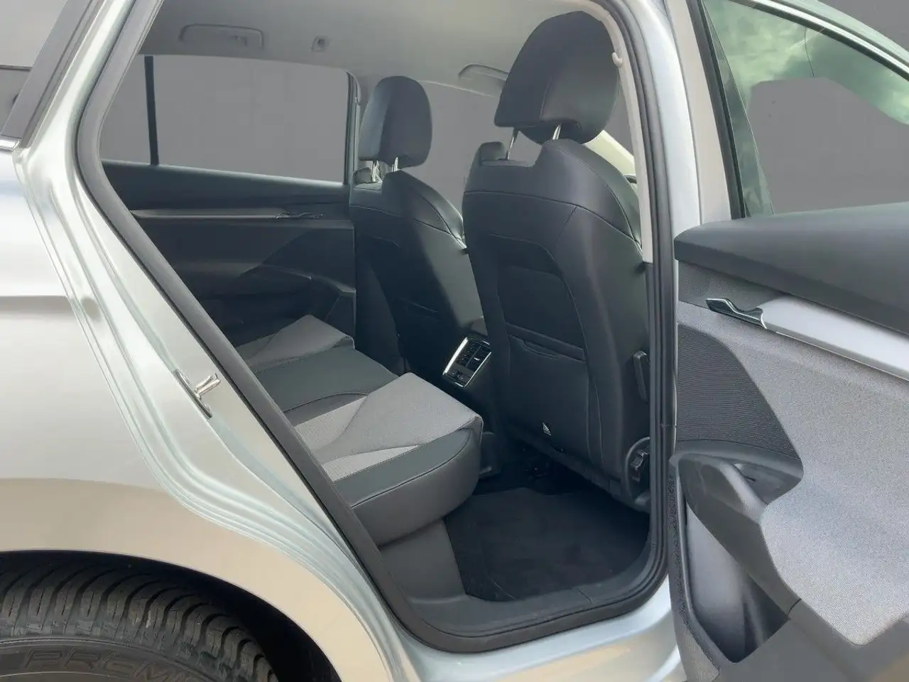 Skoda Enyaq iV 85x LOFT LED+NAVI+AHK+ACC+SHZ+WäPu+19Z., миниатюра 13