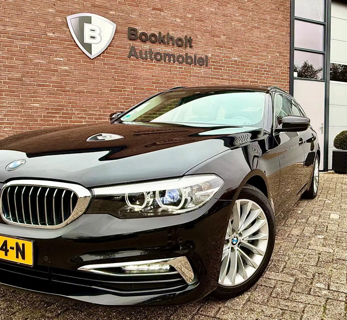 BMW 520 5-serie Touring 520i Luxury Line, Panorama, Hifi, Zwart - 2