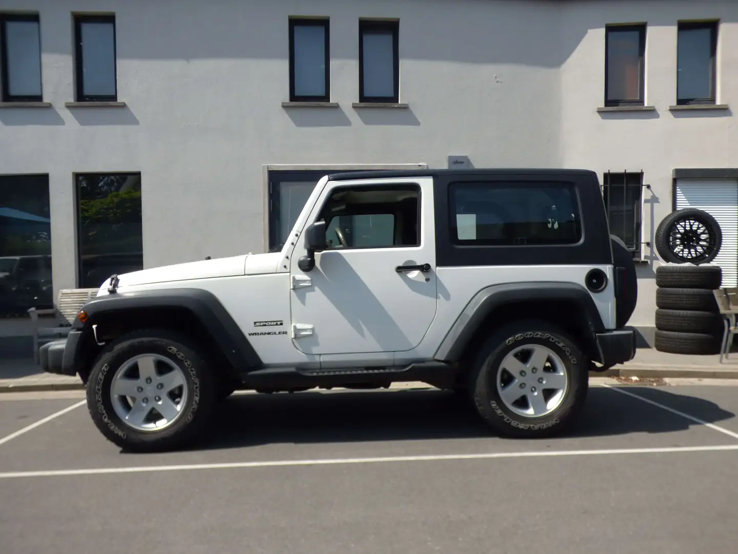 Jeep Wrangler 2.8 CRD Sport **Perfecte staat **119000 km** Blanc - 2