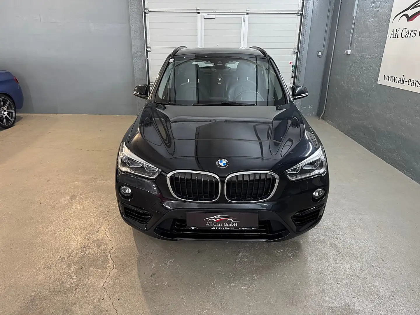 BMW X1 xDrive20i Sport Line Aut.*Leder*Navi*Sitzheizung* Zwart - 2