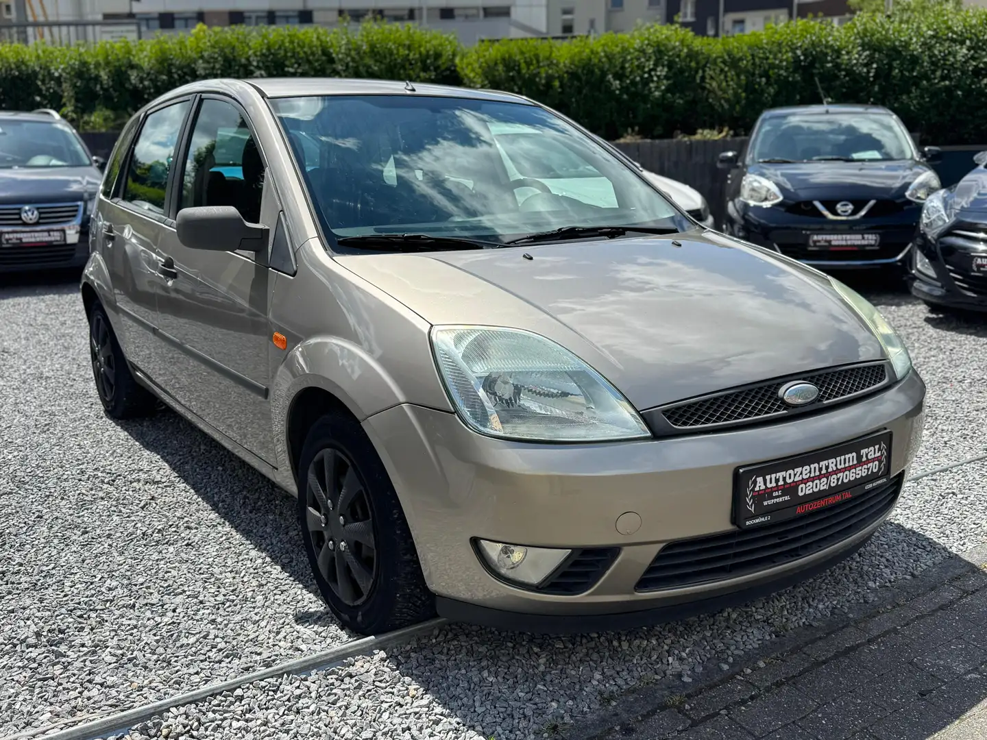 Ford Fiesta Futura 1.4 *KLIMA*TÜV*5-TRG* Beige - 1