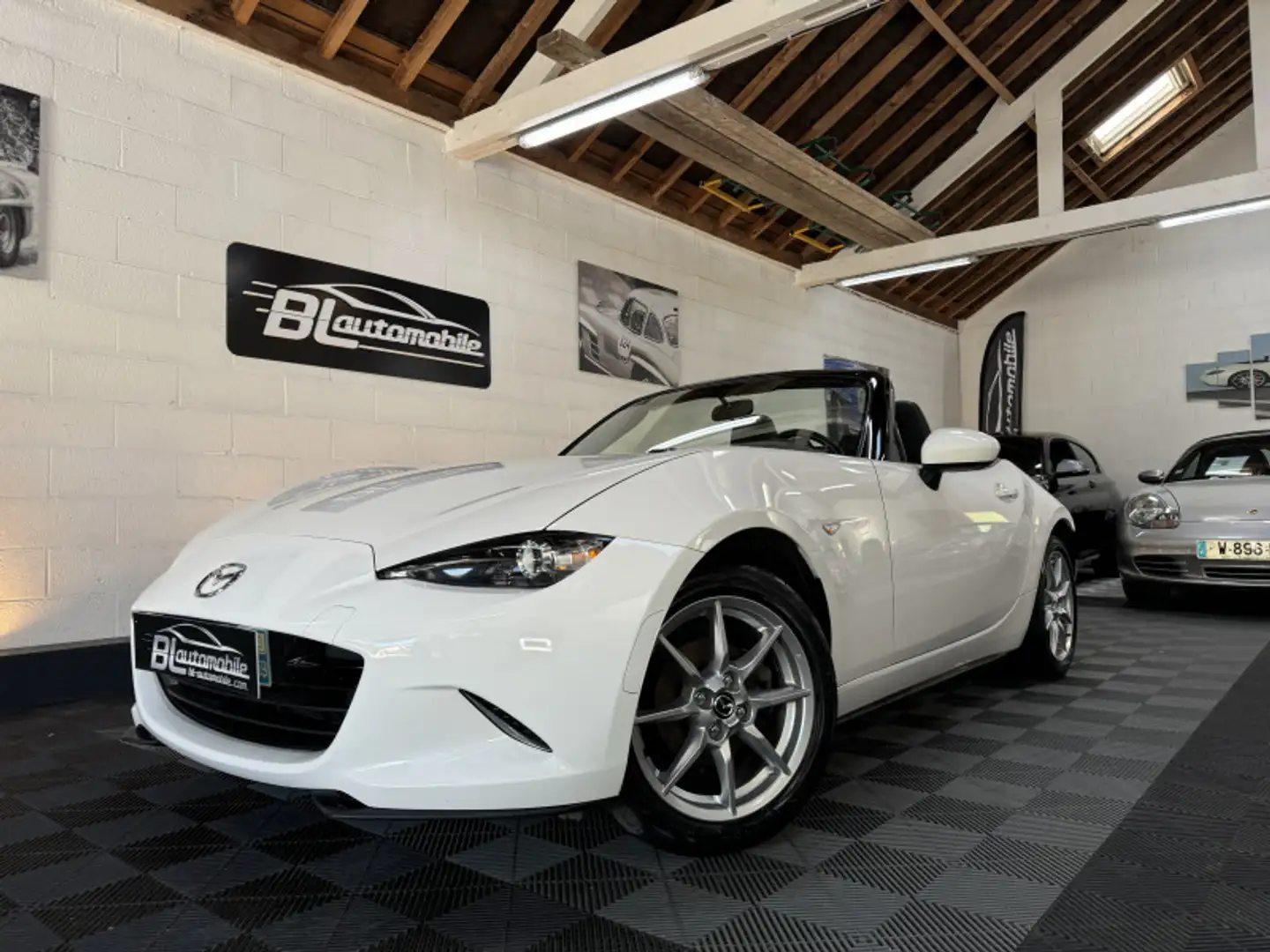 Mazda MX-5 1.5 SKYACTIV-G 131 ELEGANCE Weiß - 1