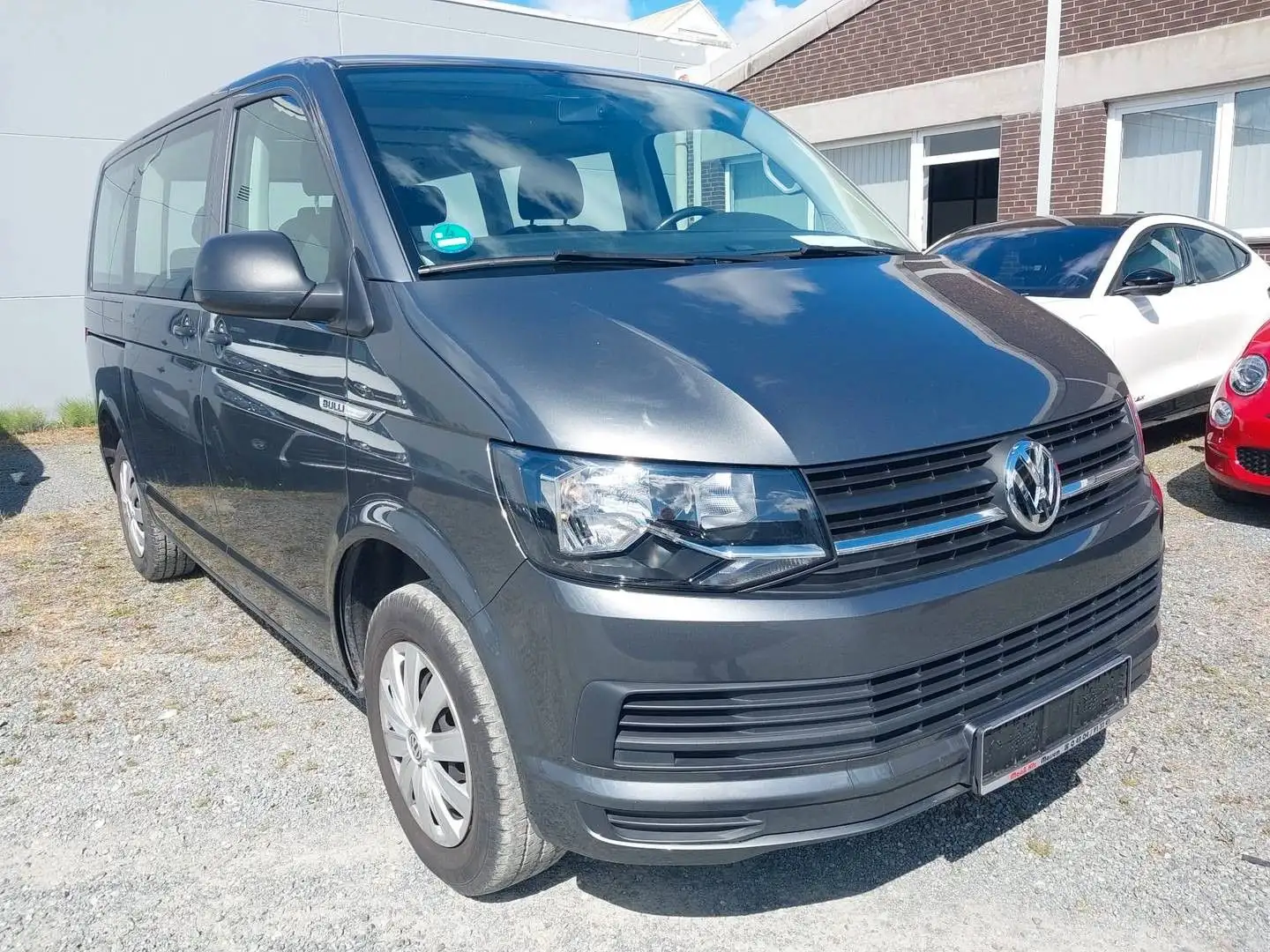 Volkswagen T6 Multivan 2,0 TDI ,,Trendline" Grau - 2