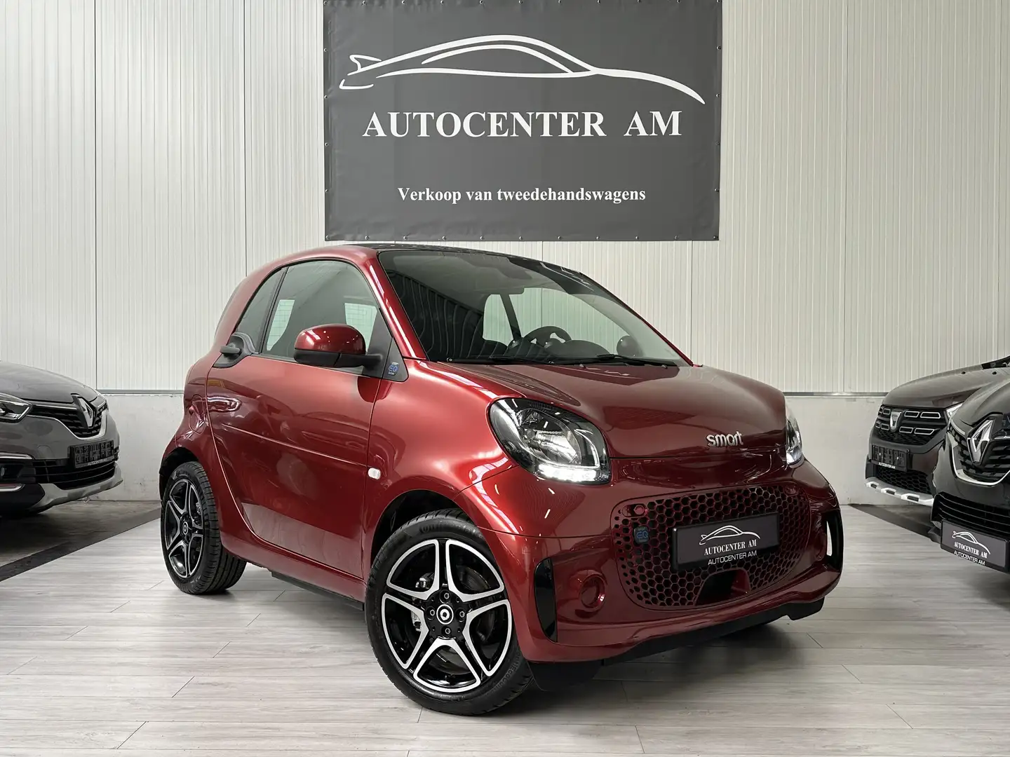 smart forTwo coupe EQ 4000 km* PANORAMA * CRUISE* Rood - 1