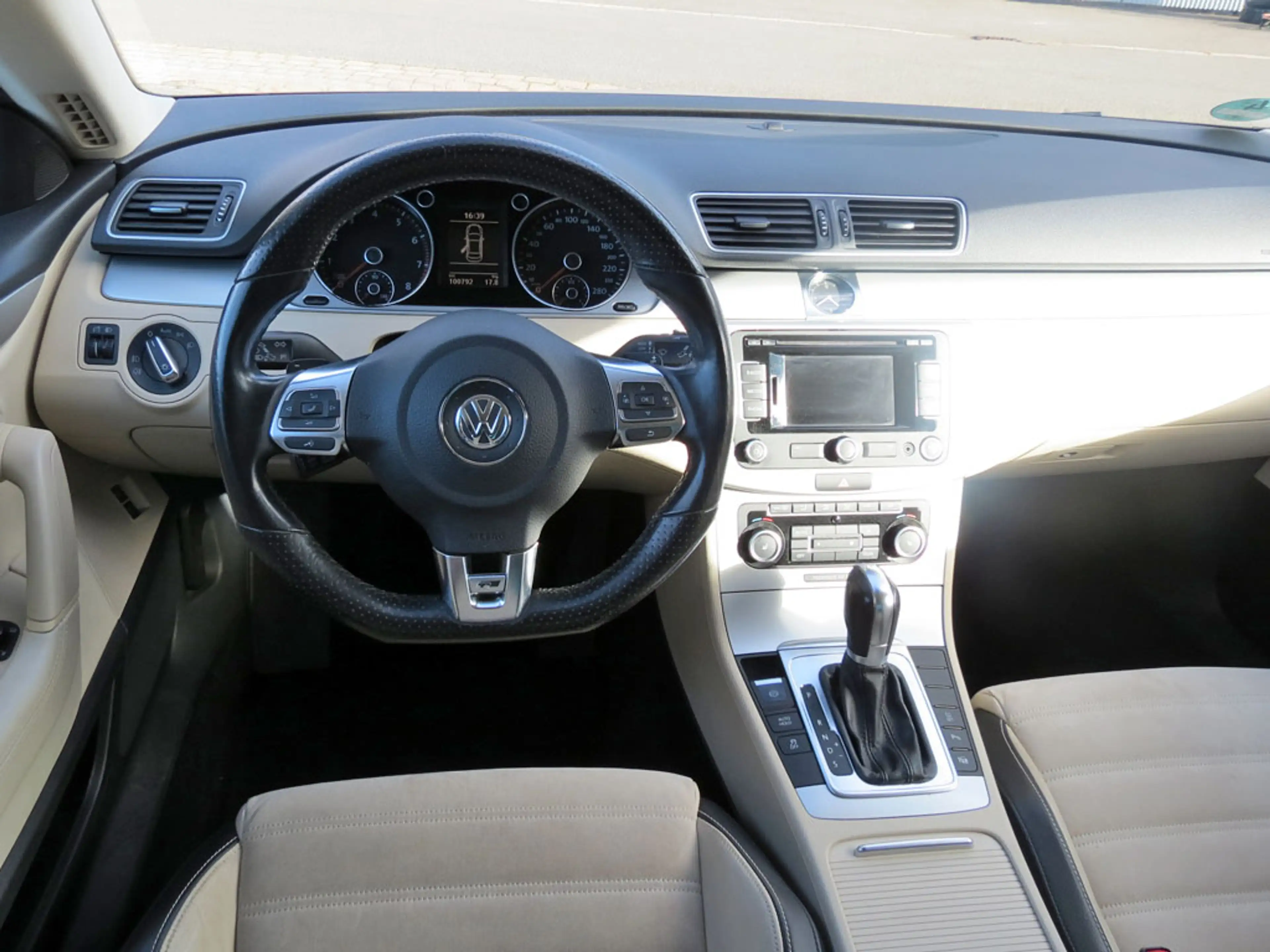 Volkswagen Passat CC 1.8 TSI DSG Navi Teilleder ACC 18-Zoll-LMF — photo 9