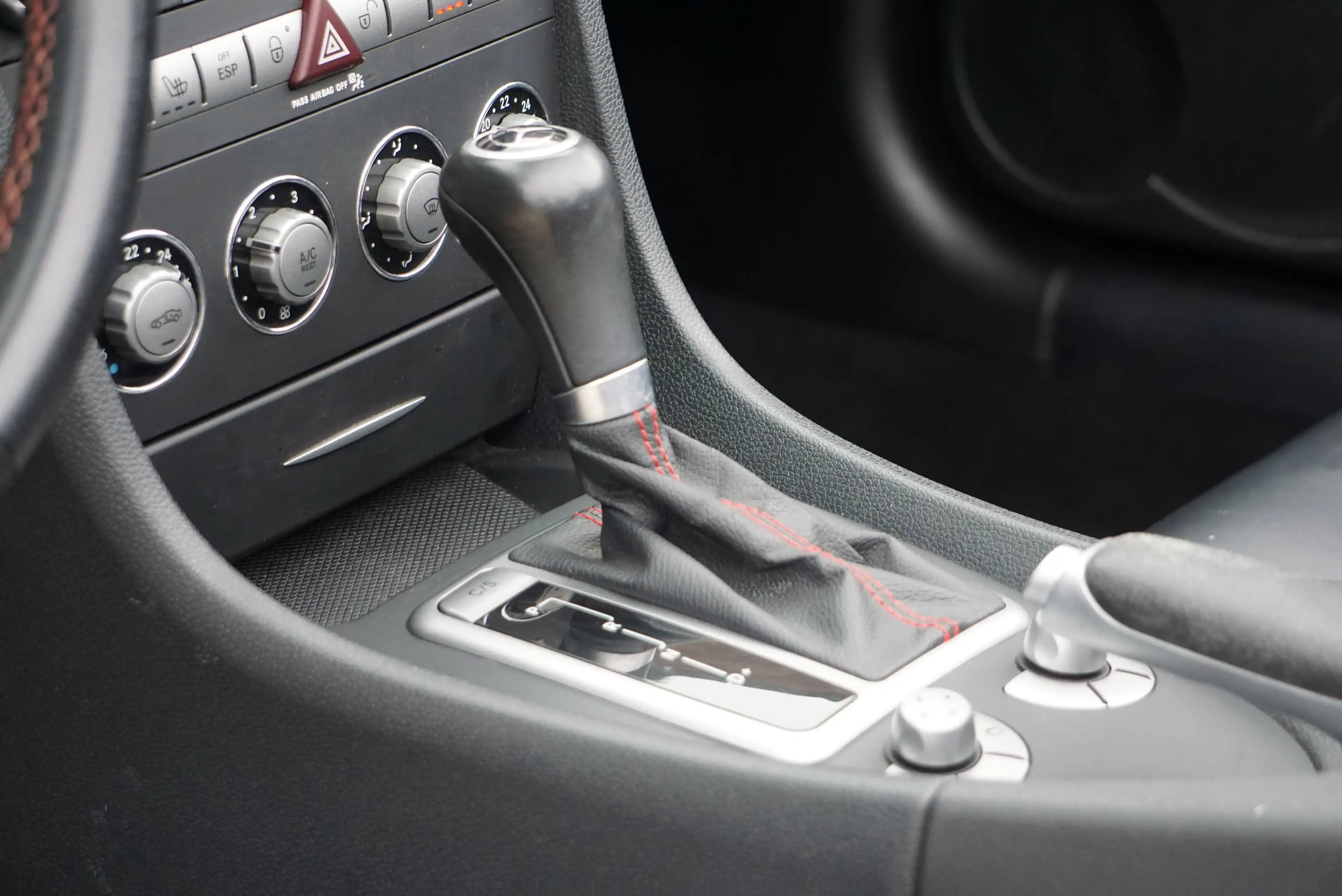 Mercedes-Benz SLK 200 Kompressor AMG Edition AUTO NAVI CLIM CARNET COMPLET — photo 10