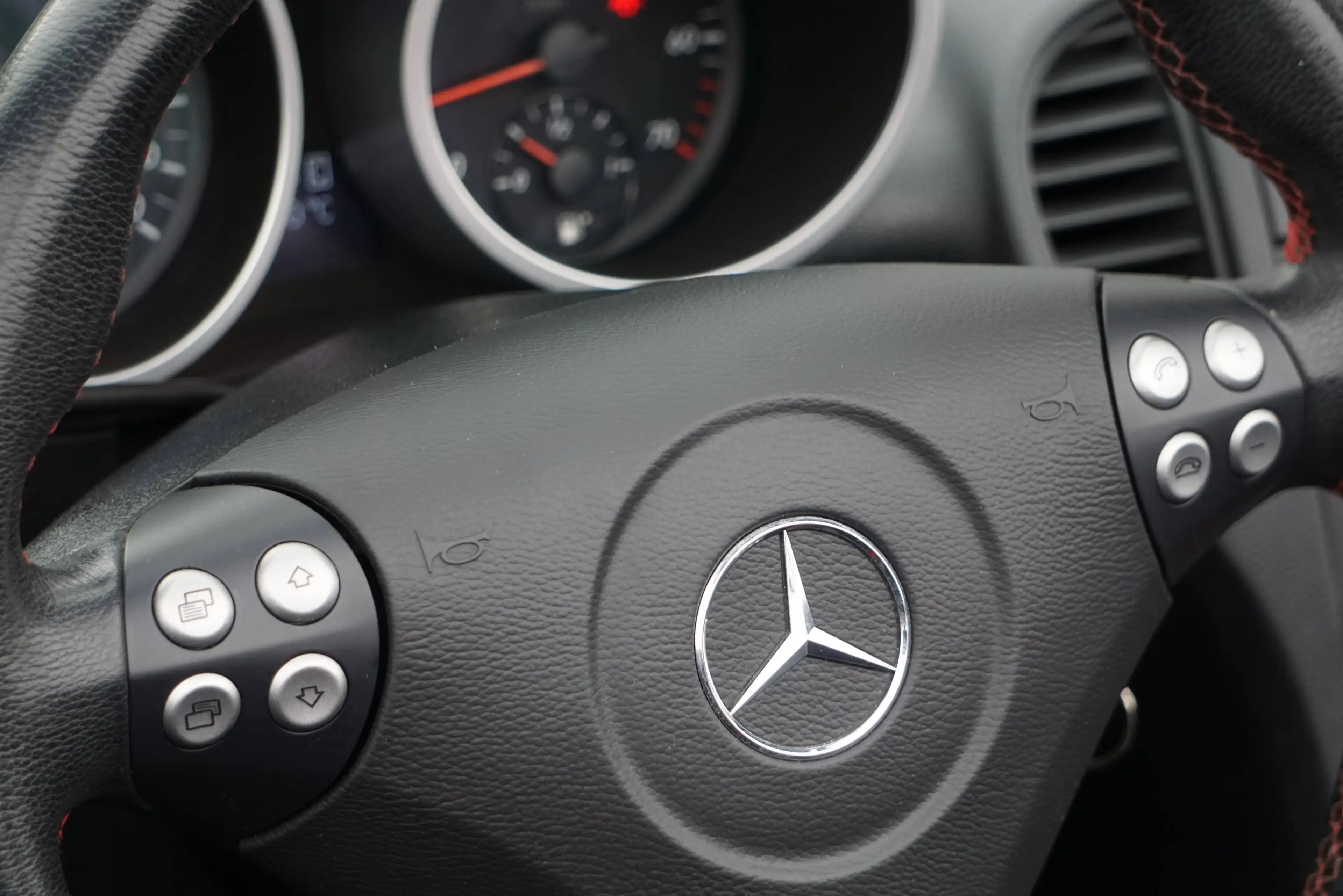 Mercedes-Benz SLK 200 Kompressor AMG Edition AUTO NAVI CLIM CARNET COMPLET — photo 15
