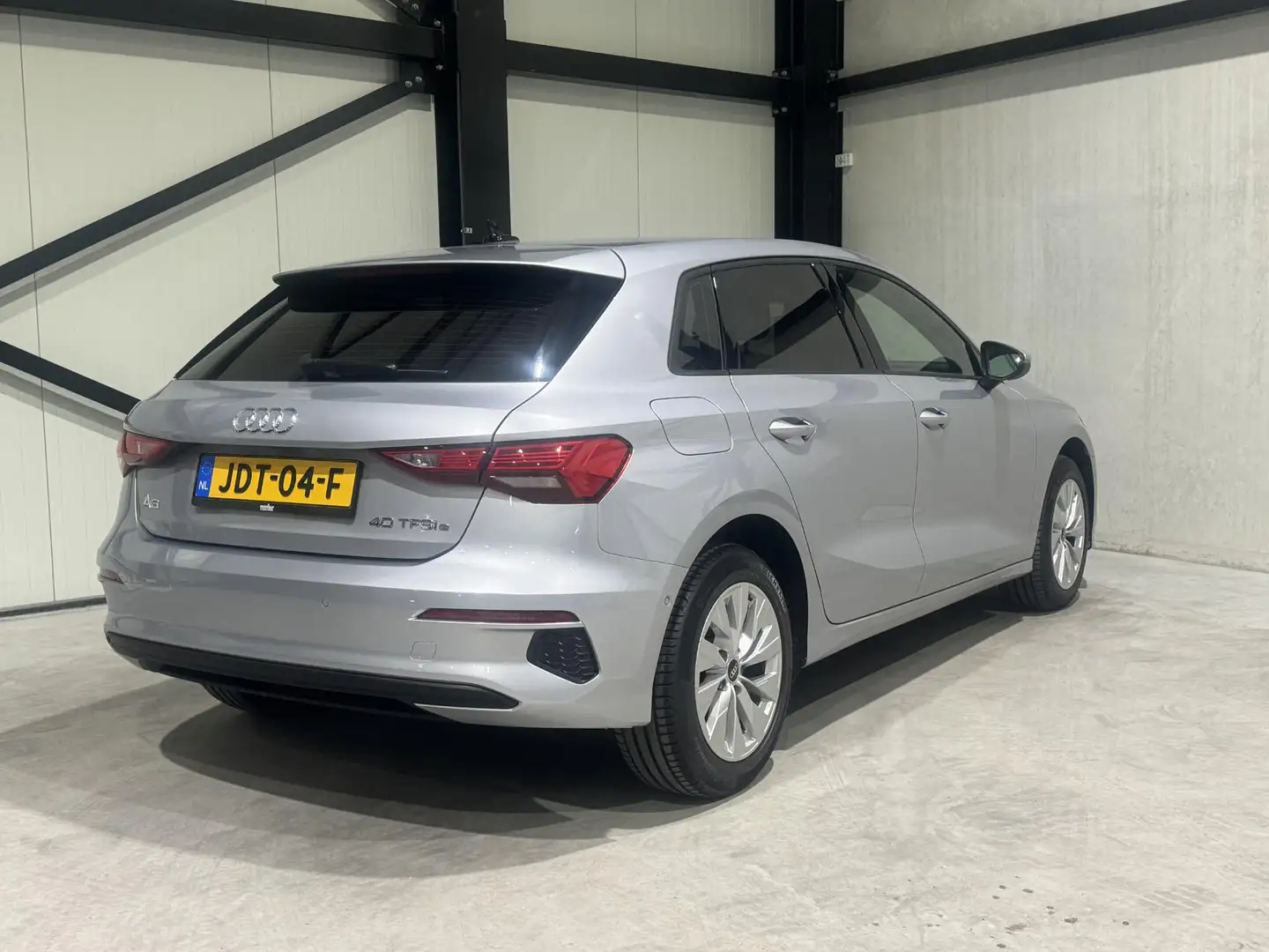 Audi A3 Sportback 40 TFSI e Edition Aut. | navi | virtual Gris - 2