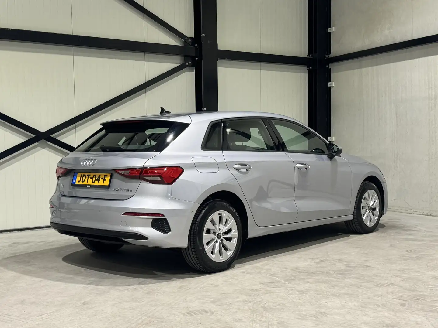 Audi A3 Sportback 40 TFSI e Edition Aut. | navi | virtual Grigio - 2