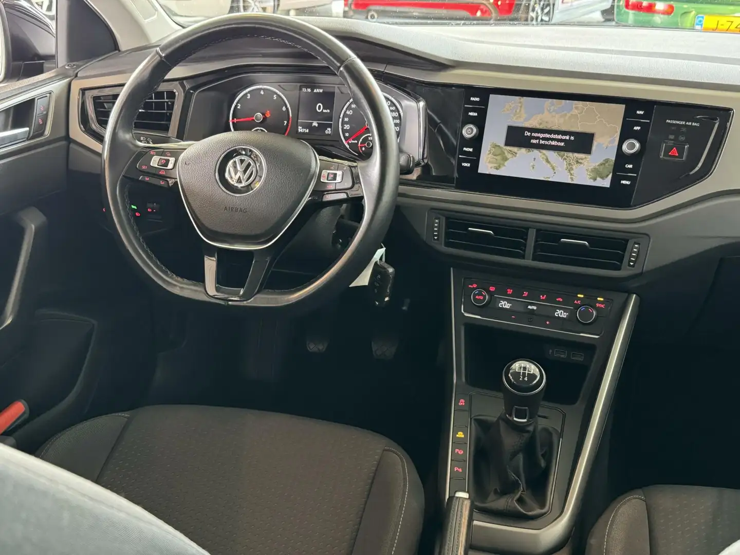 Volkswagen Polo 1.0 TSI Comfortline Business ECC|Navi|PDC|CarPlay| Zwart - 2
