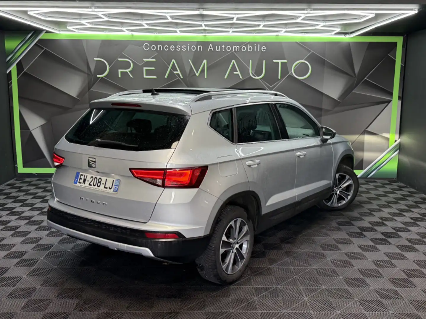 SEAT Ateca 1.4 ECOTSI 150CH ACT START\u0026STOP STYLE DSG Grau - 2