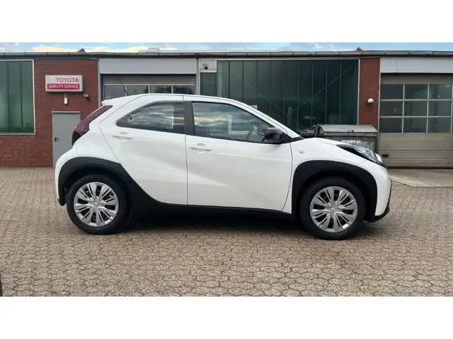 Toyota Aygo X view 14