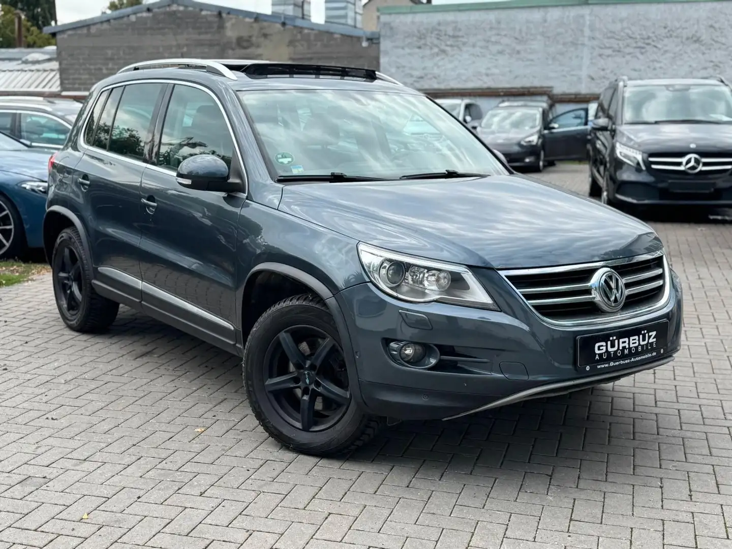Volkswagen Tiguan 2,0 T Track Avenue 4Mot*AHK*PANO*NAVI*PDC Grey - 1