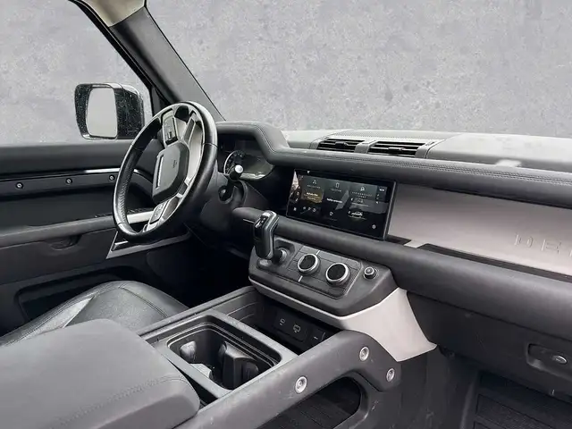 Land Rover Defender view 4