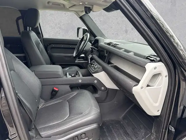 Land Rover Defender view 3