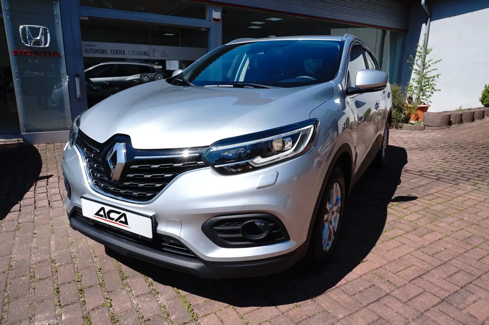 Renault Kadjar 1.3 Limited, Automatik, Anhänger-Kupplung Grau - 1