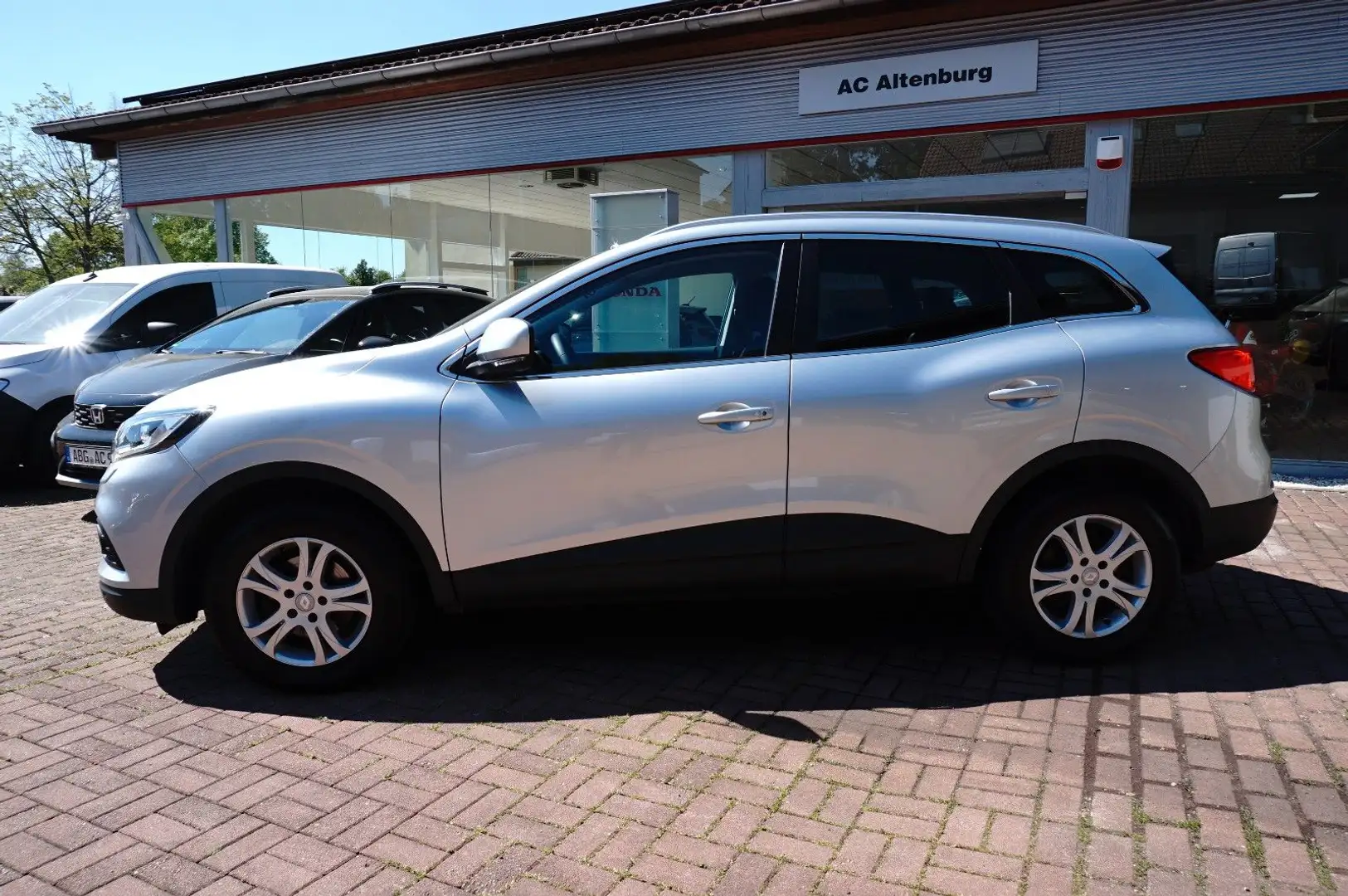 Renault Kadjar 1.3 Limited, Automatik, Anhänger-Kupplung Grau - 2