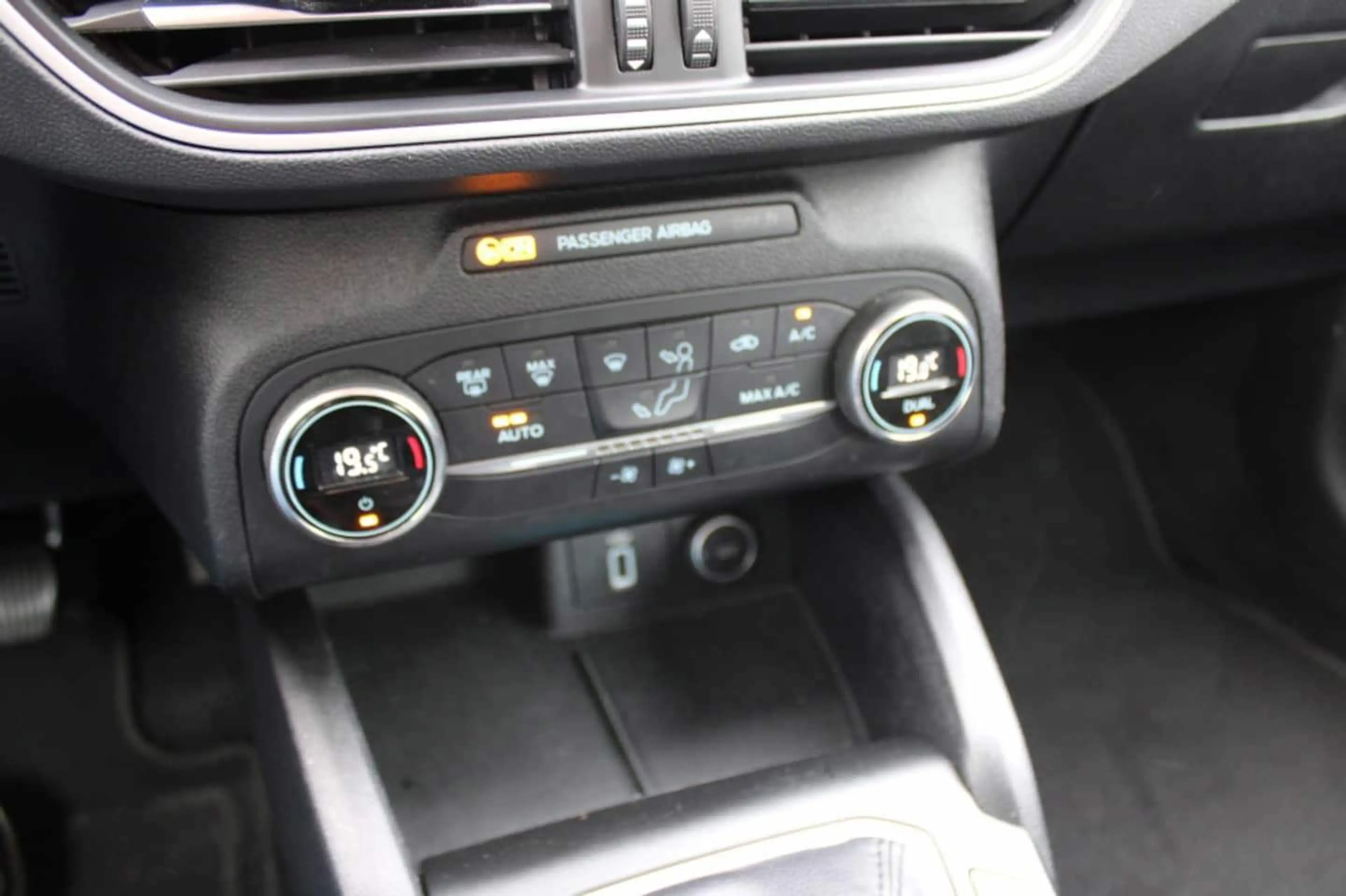 Ford Focus 1.0 EcoBoost Trend Edition Business — photo 15