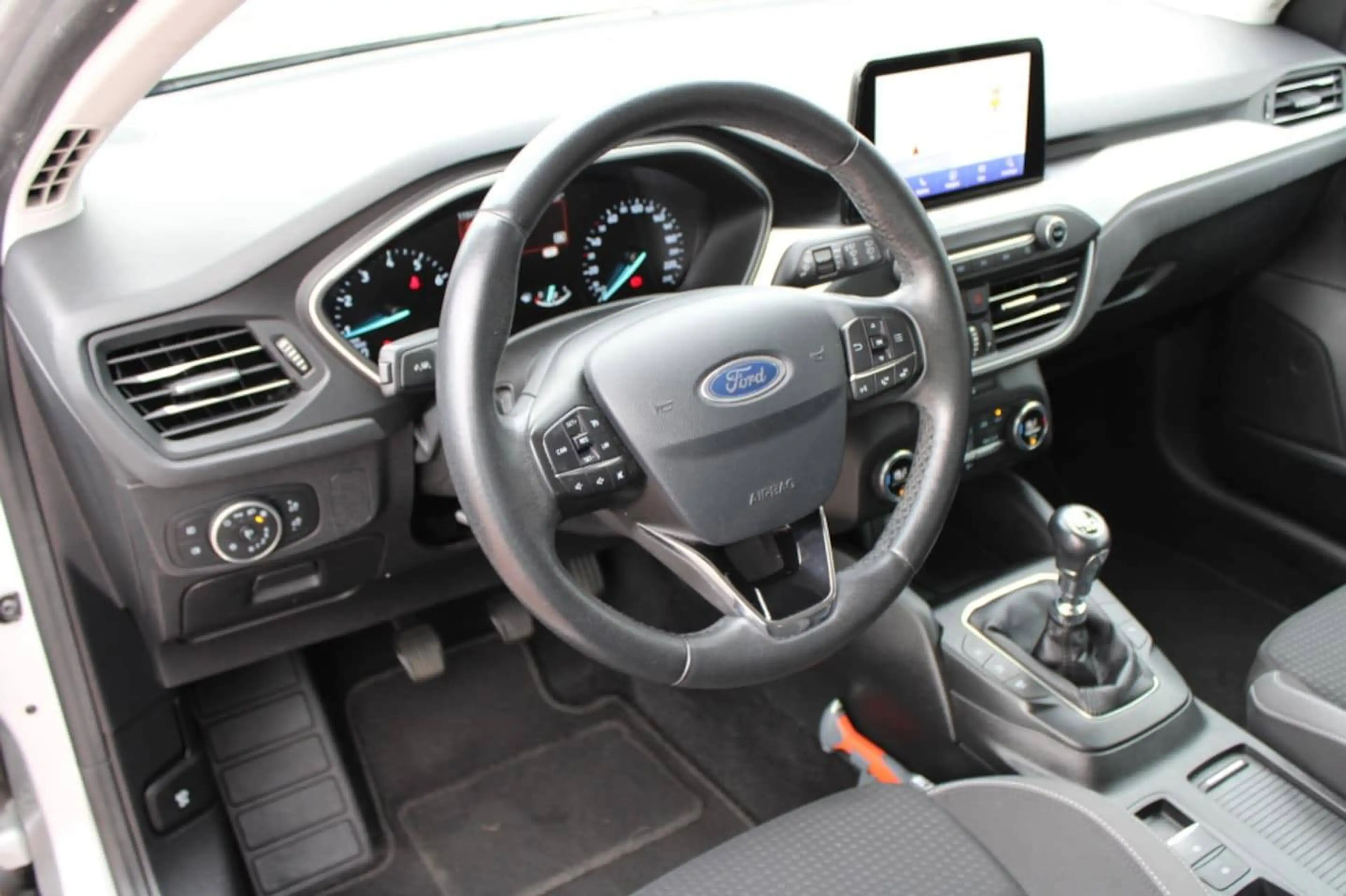 Ford Focus 1.0 EcoBoost Trend Edition Business — photo 11