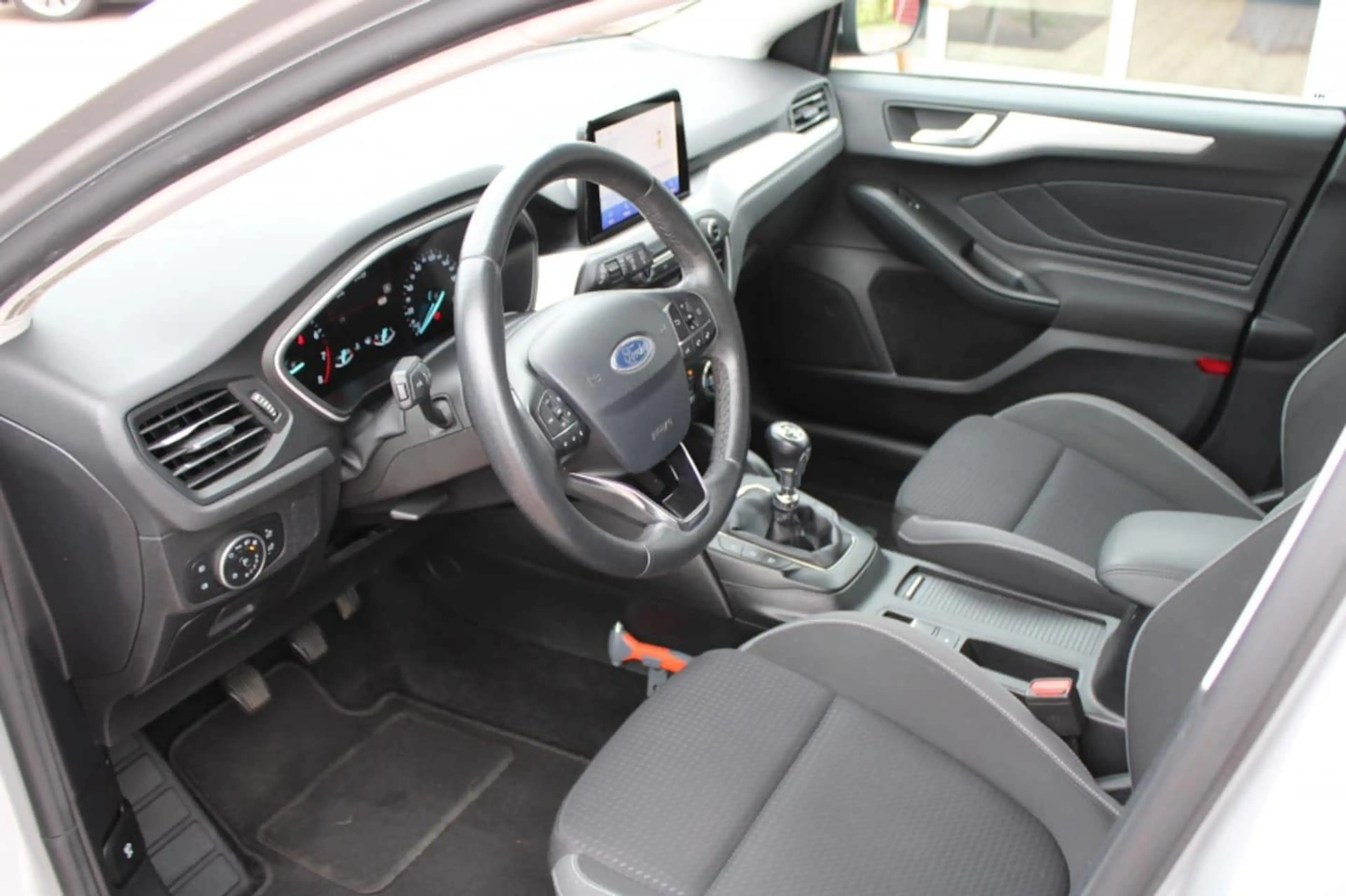 Ford Focus 1.0 EcoBoost Trend Edition Business — photo 10