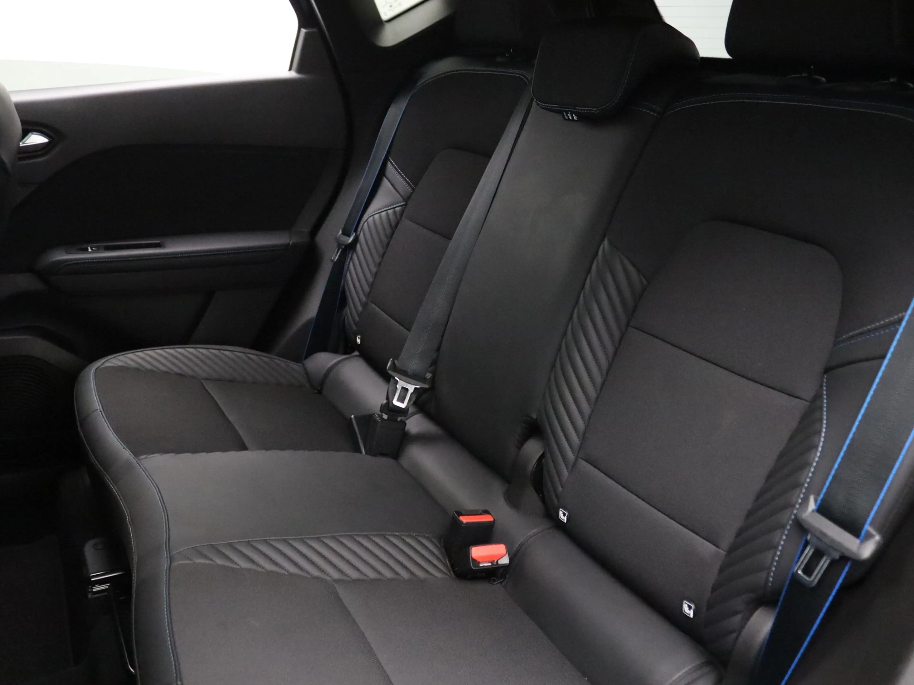 Renault Captur 160pk E-Tech full hybrid esprit Alpine Apple Carpl — photo 29