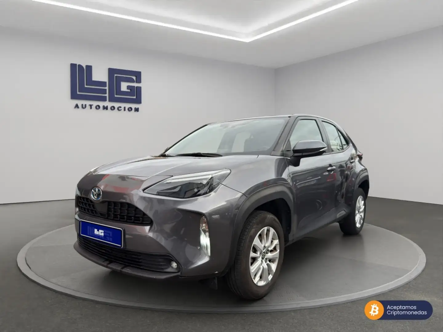 Toyota Yaris Cross 120H Active Tech Grijs - 1