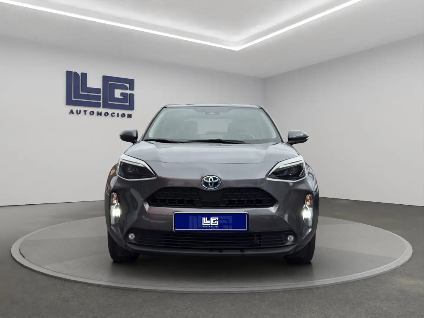 Toyota Yaris Cross 120H Active Tech Grijs - 2
