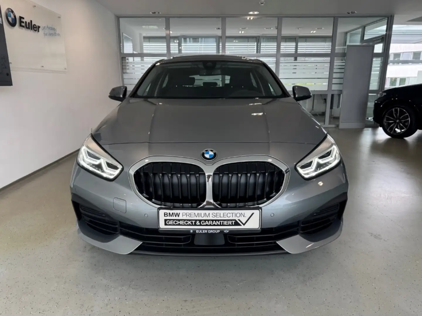 BMW 116 iA Adv. Panorama HUD elSitze adLED ParkAss Comf.+T Grau - 2