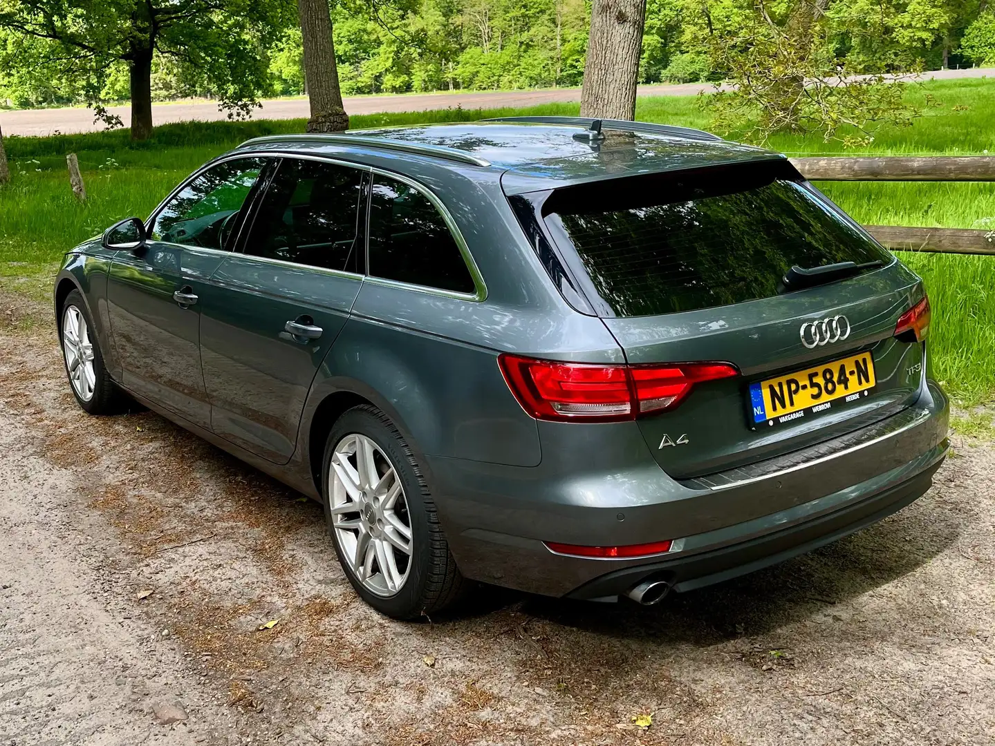 Audi A4 A4 1.4 TFSI Avant Pro Line Sport B9 Grijs - 2