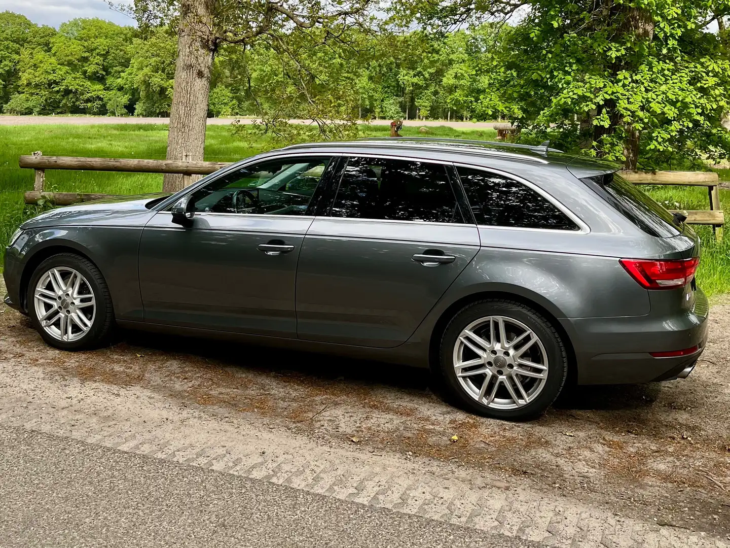 Audi A4 A4 1.4 TFSI Avant Pro Line Sport B9 Grijs - 1