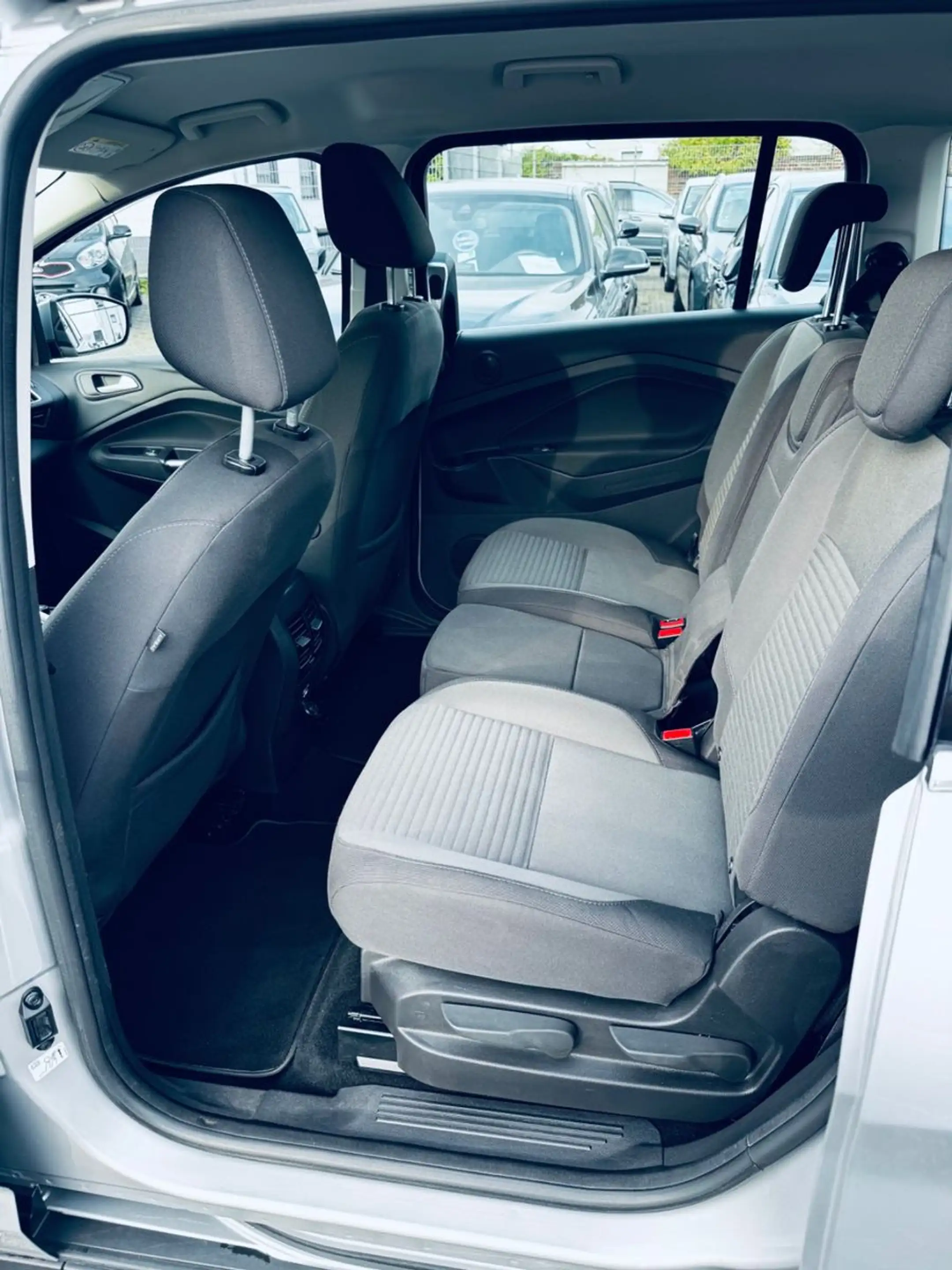 Ford Grand C-Max Grand C-MAX Titanium — photo 13