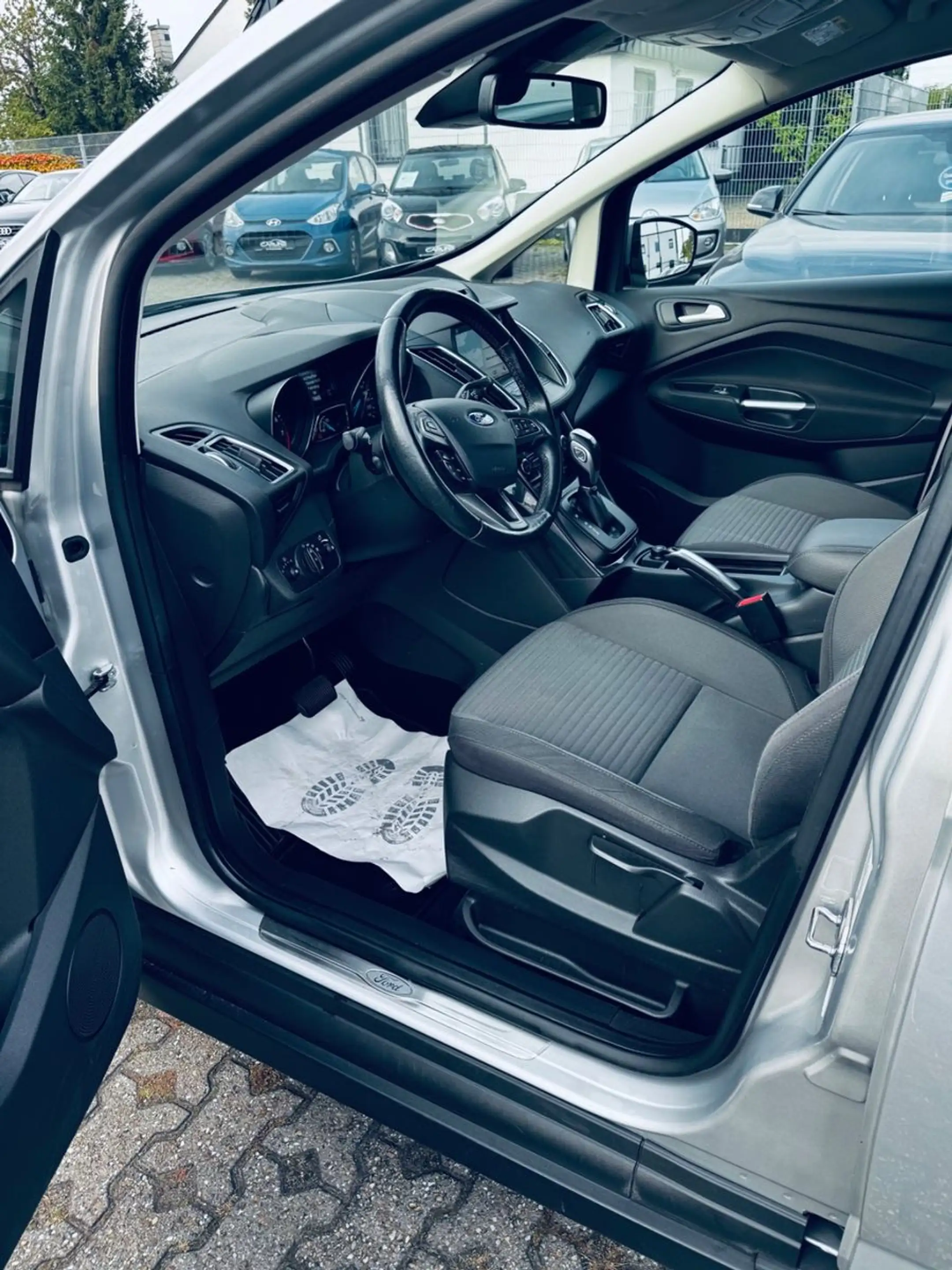 Ford Grand C-Max Grand C-MAX Titanium — photo 10