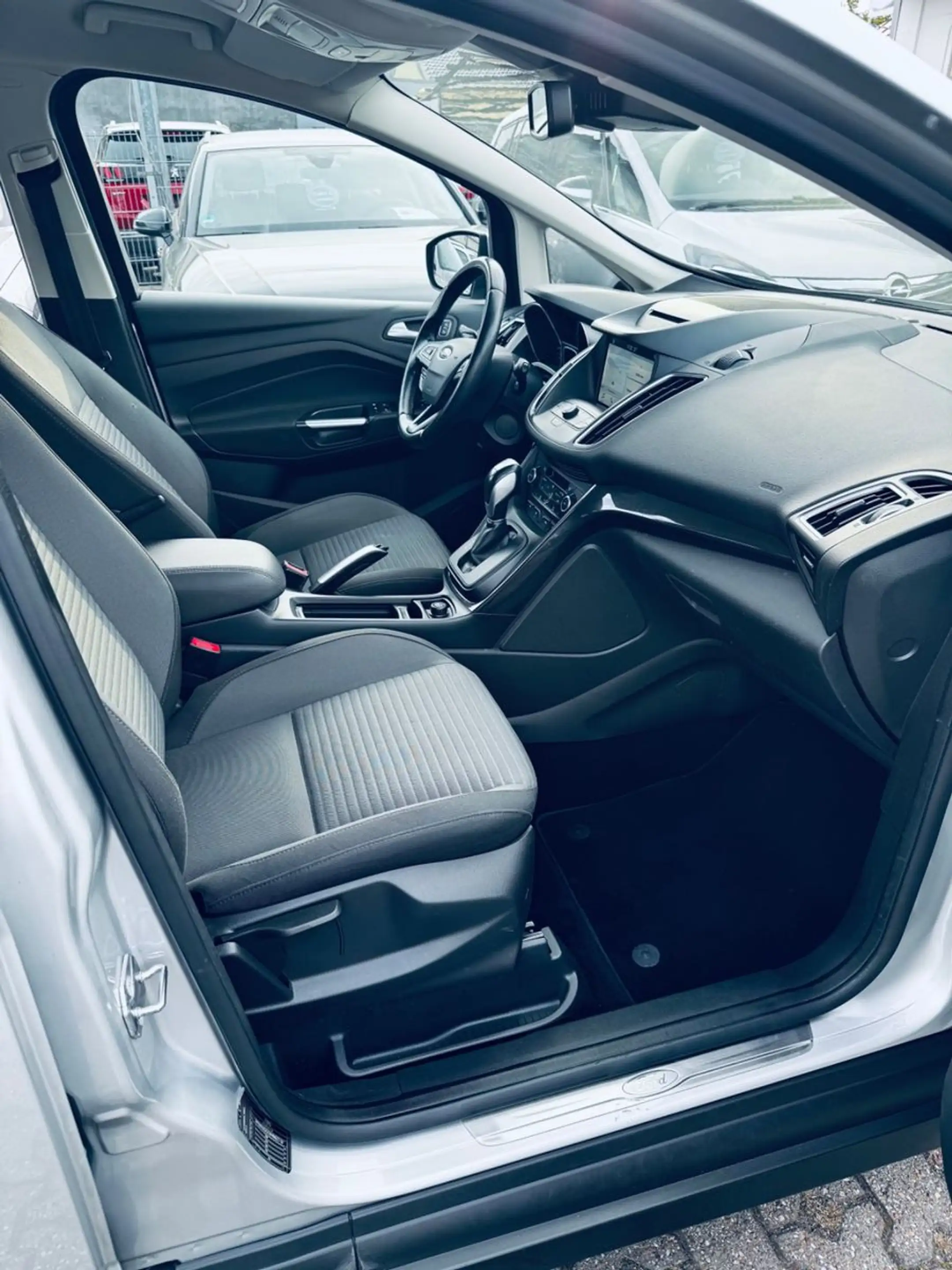 Ford Grand C-Max Grand C-MAX Titanium — photo 9