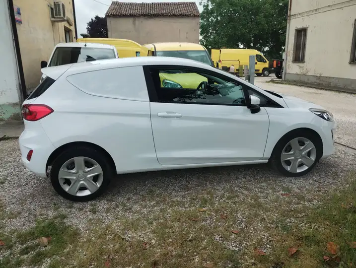 Ford Fiesta 1.5 TDCi 85 CV 3 porte Van Trend — foto 6