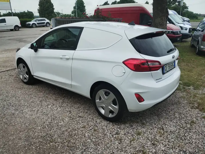 Ford Fiesta 1.5 TDCi 85 CV 3 porte Van Trend — foto 3