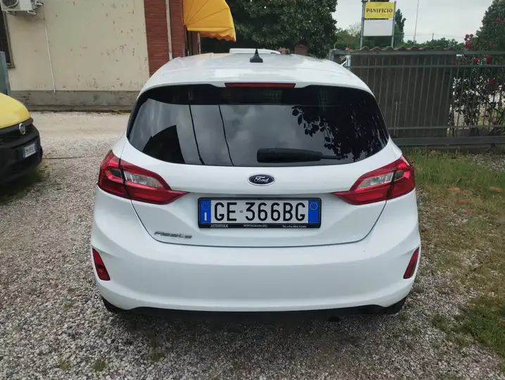 Ford Fiesta 1.5 TDCi 85 CV 3 porte Van Trend — foto 4