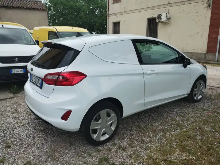 Ford Fiesta 1.5 TDCi 85 CV 3 porte Van Trend — foto 5