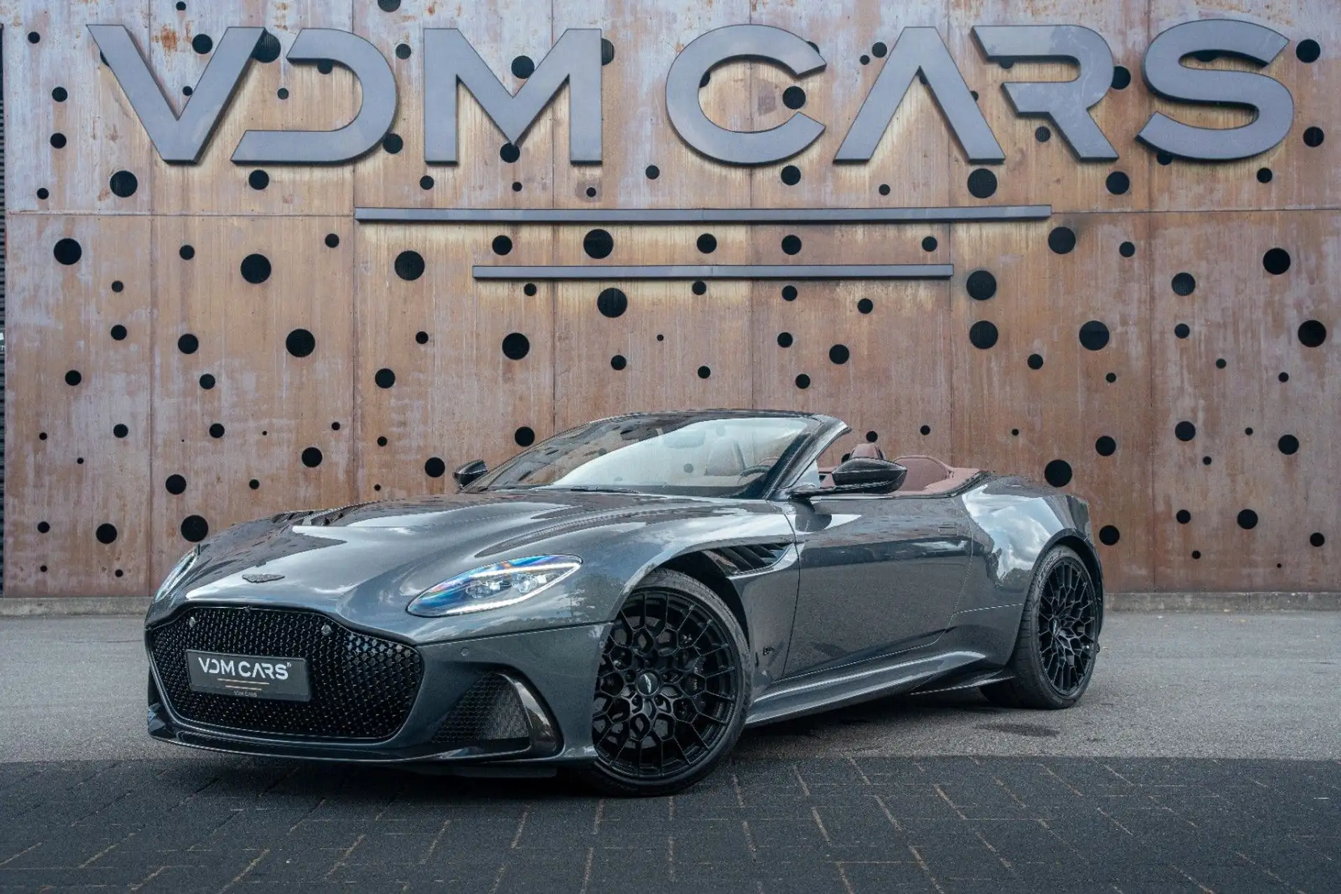 애스턴마틴 DBS Coupe 2023 건메탈 사진 1