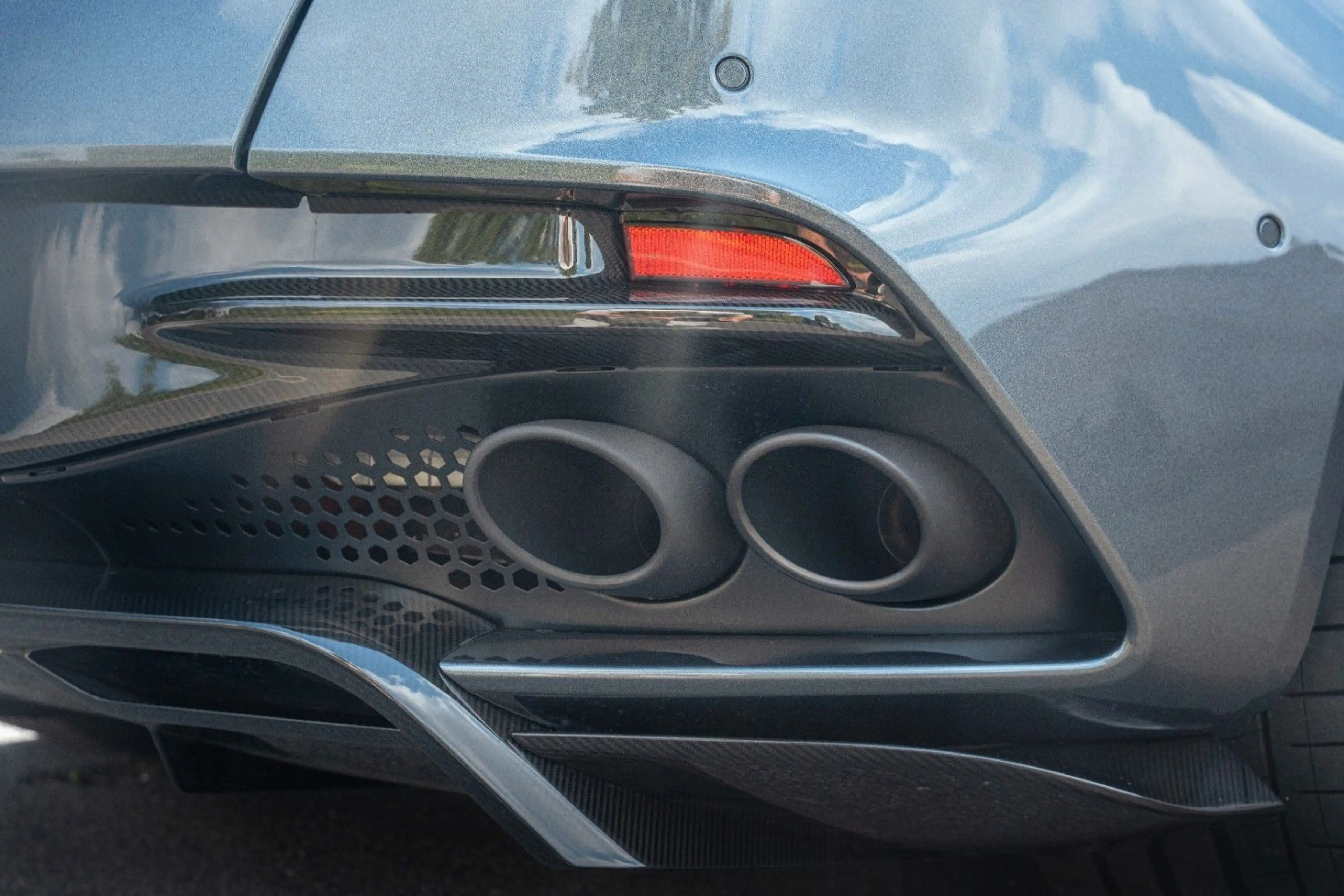 Aston Martin DBS Volante 770 Ultimate*1 of 199*Carbon*Carb Bucket — photo 14