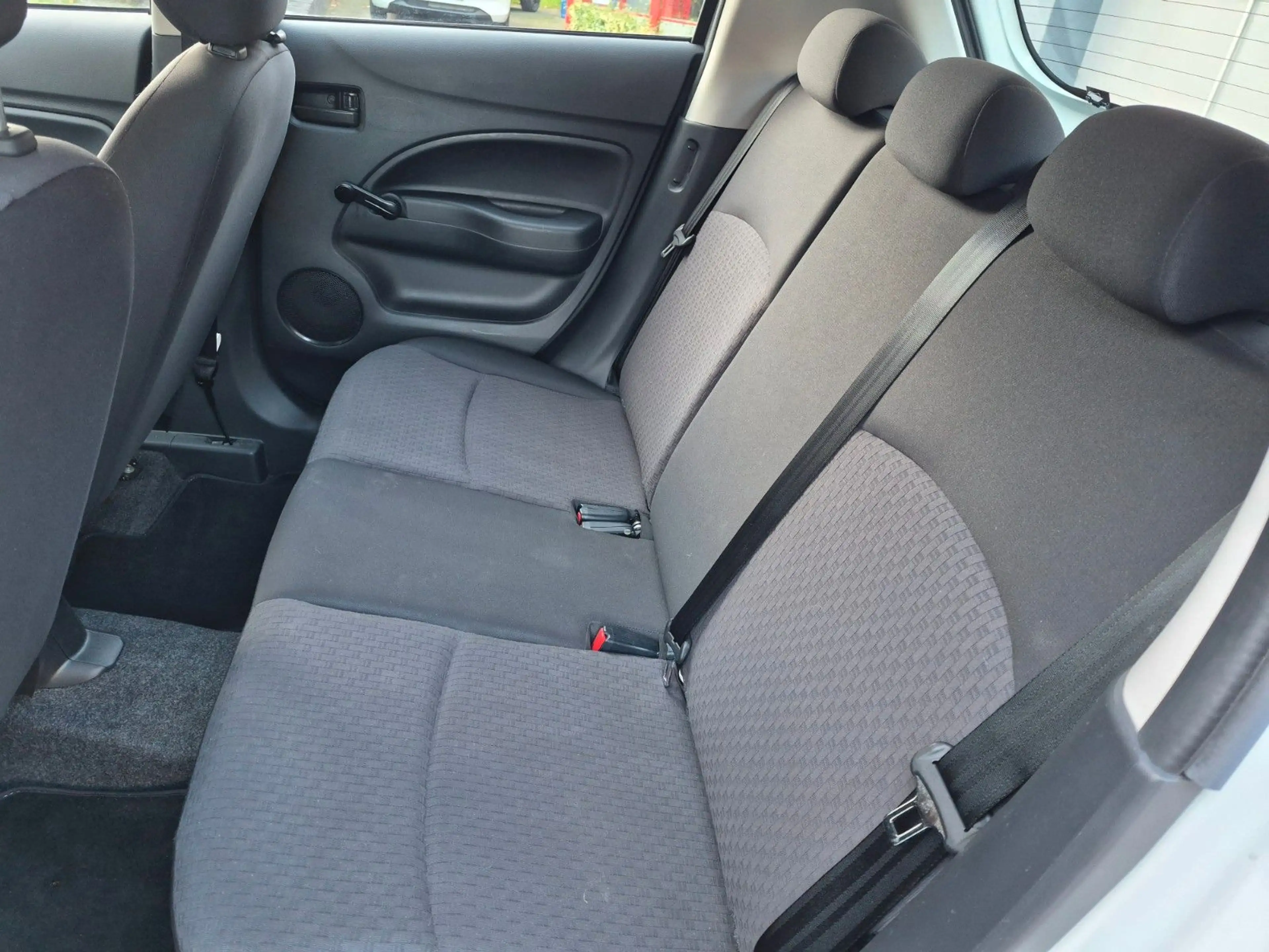 Mitsubishi Space Star 1.0 MIVEC Active — photo 14